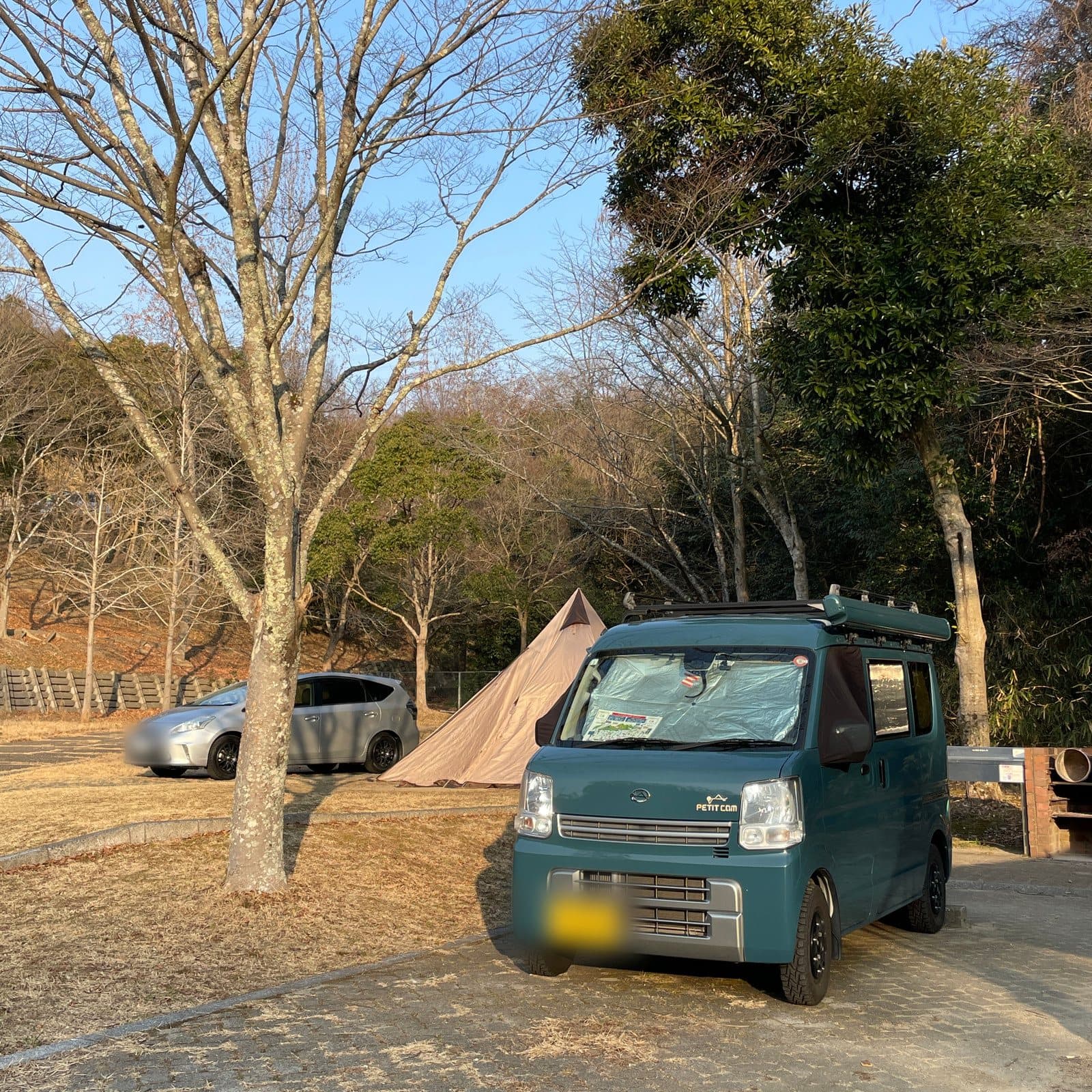 캠핑장 원폴 텐트 옆에 세운 쁘띠캠 빌라